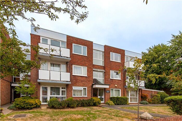 2 Bedroom Flat For Sale In Clifton Road, Wimbledon, SW19