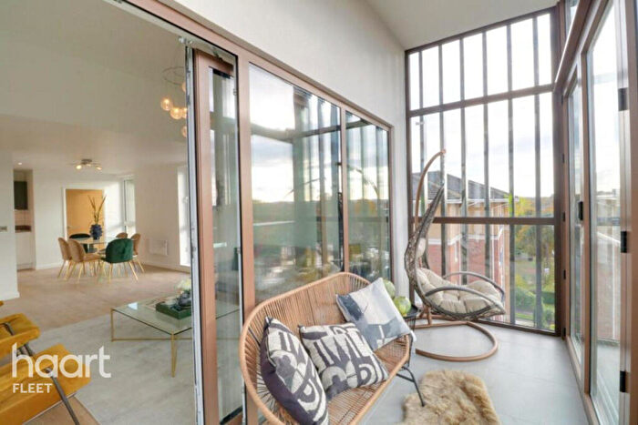 1 Bedroom Apartment To Rent In Farnborough Road, Farnborough, GU14