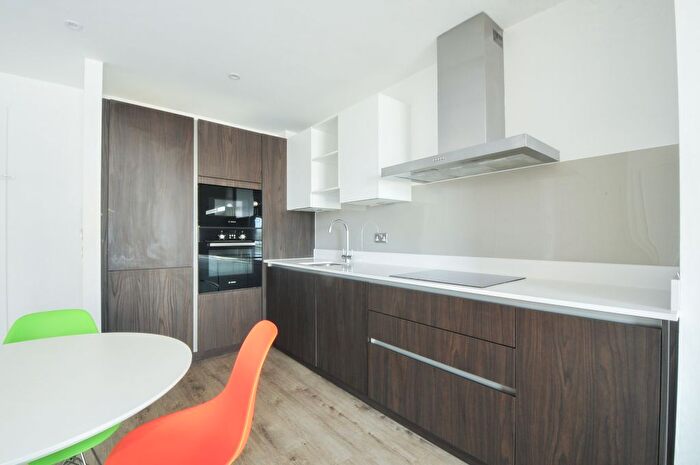 2 Bedroom Flat For Sale In Lockside Lane, Salford, M5