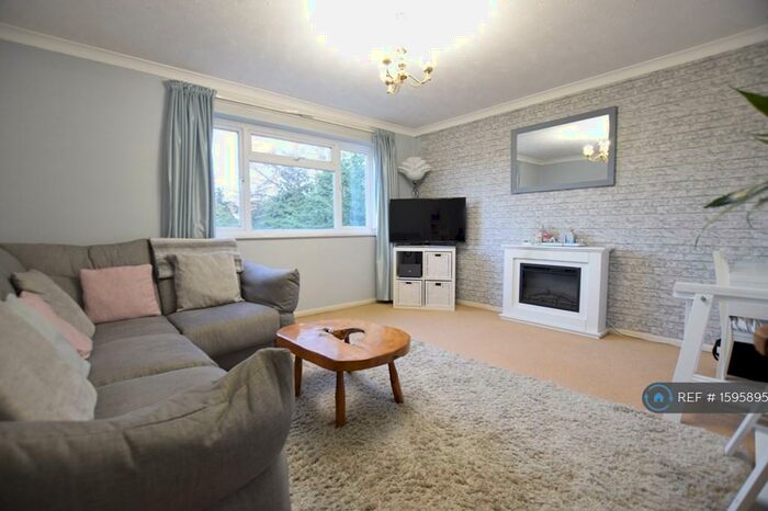2 Bedroom Flat To Rent In Branksome, Poole, BH12