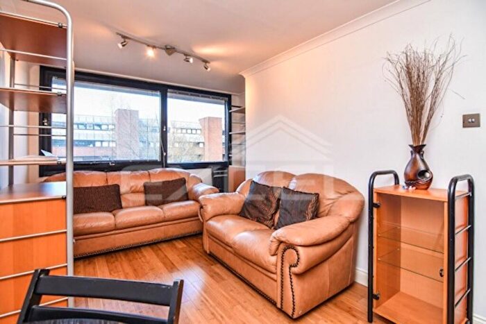 1 Bedroom Apartment To Rent In Britten Close, Golders Green, London, NW11