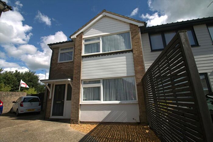 3 Bedroom Semi-Detached House To Rent In The Lawns, Sompting, BN15