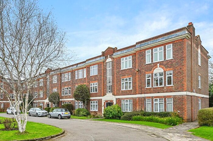 2 Bedroom Flat For Sale In Hamilton Road, London, W5