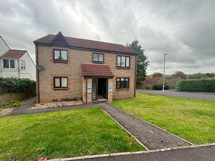 1 Bedroom Flat To Rent In Mendip Court, Street, BA16