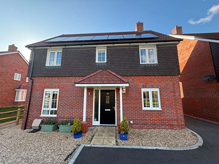 4 Bedroom Detached House For Sale In Troon Road, Botley, Southampton, SO32
