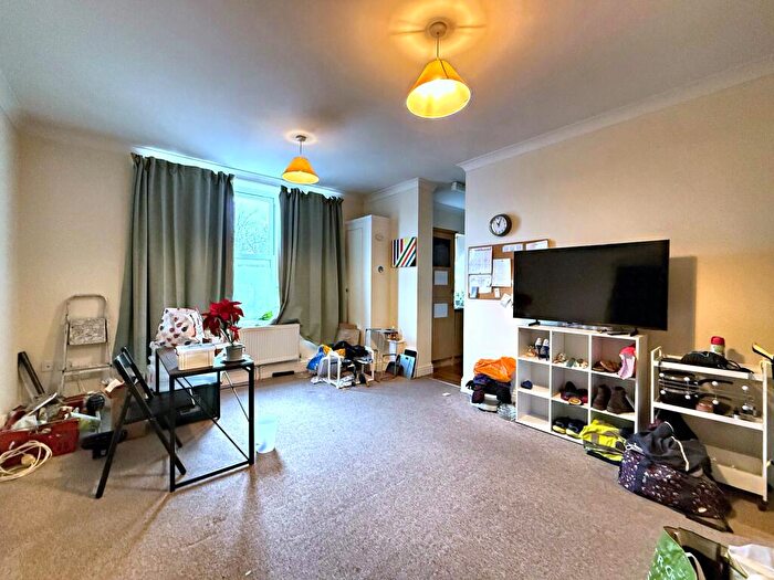 1 Bedroom Apartment To Rent In Broadwater Road, Worthing, BN14