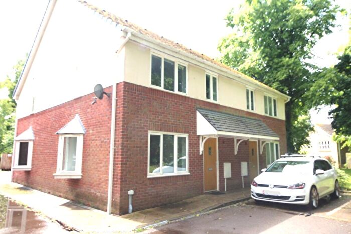 2 Bedroom Town House To Rent In Clarendon Gardens, Bromley Cross, Bolton, Greater Manchester, BL7
