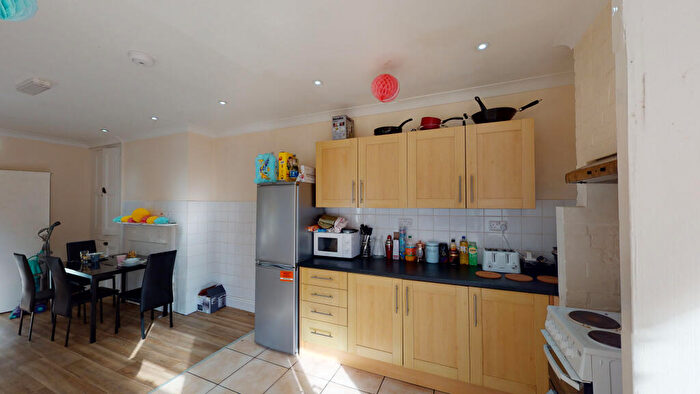 5 Bedroom End Of Terrace House To Rent In Ashlin Grove | Student House | /, LN1