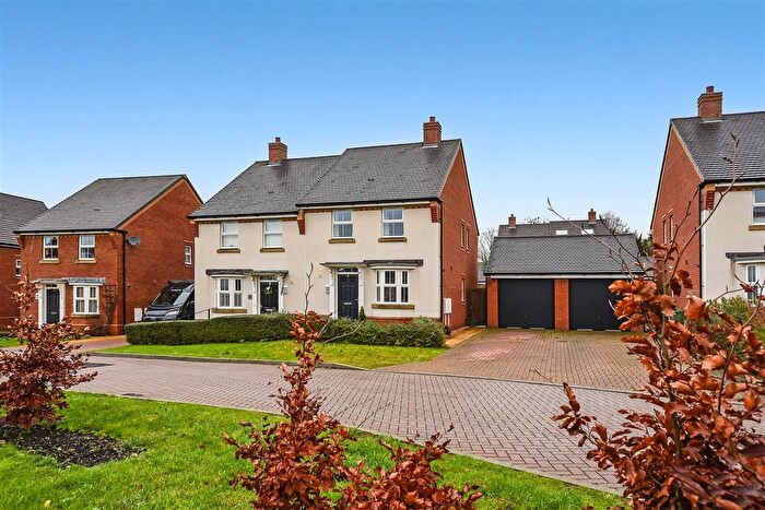 3 Bedroom Semi Detached House For Sale In Silk Throwsters Way, Whitchurch, RG28