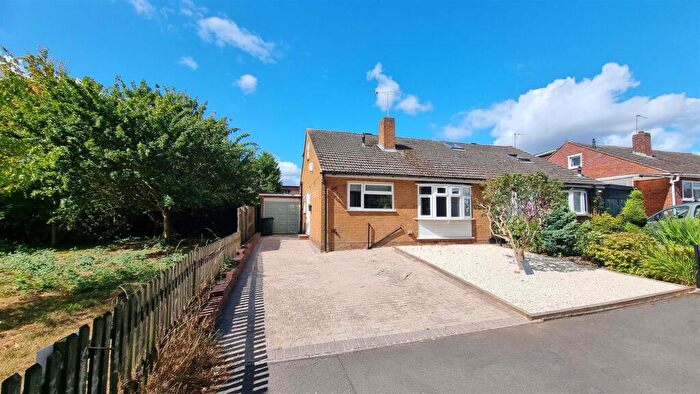 3 Bedroom Semi-Detached Bungalow For Sale In Mayhurst Close, Hollywood, B47