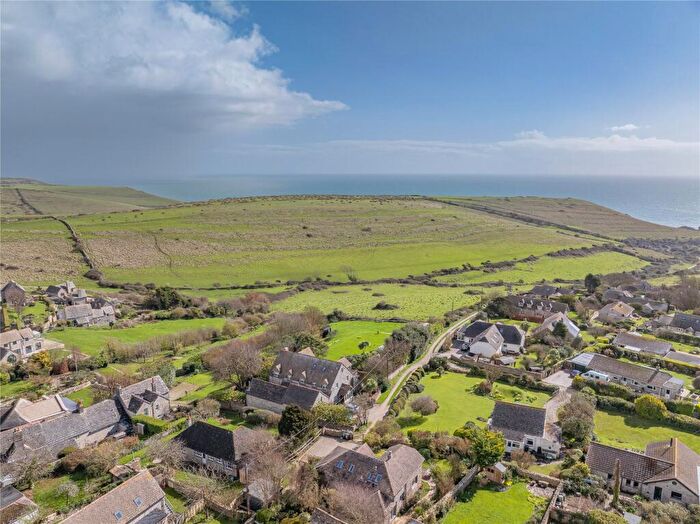 3 Bedroom Bungalow For Sale In Dorset, BH19 - Photo 12
