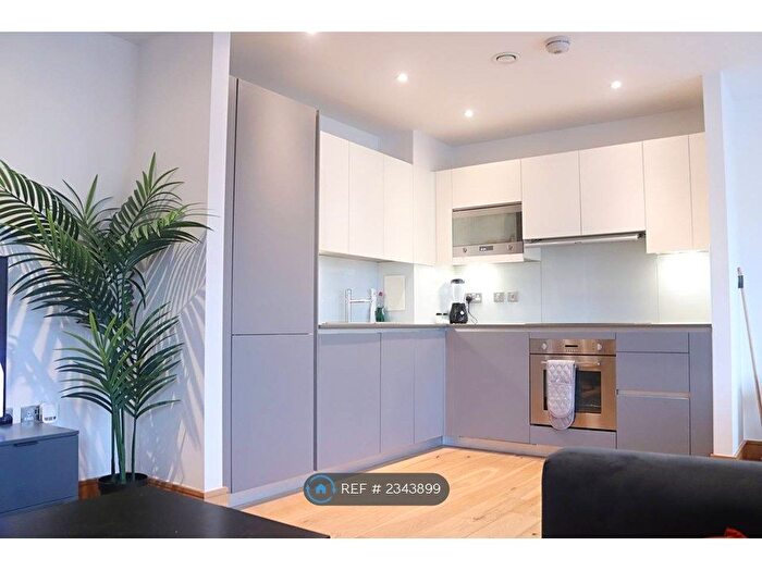 2 Bedroom Flat To Rent In Fusion Court, London, E1