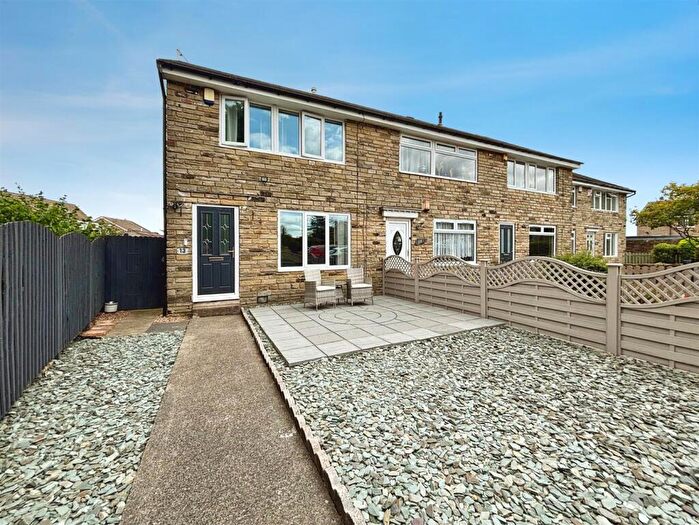 3 Bedroom End Of Terrace House For Sale In Purley Walk, Bradford, BD6