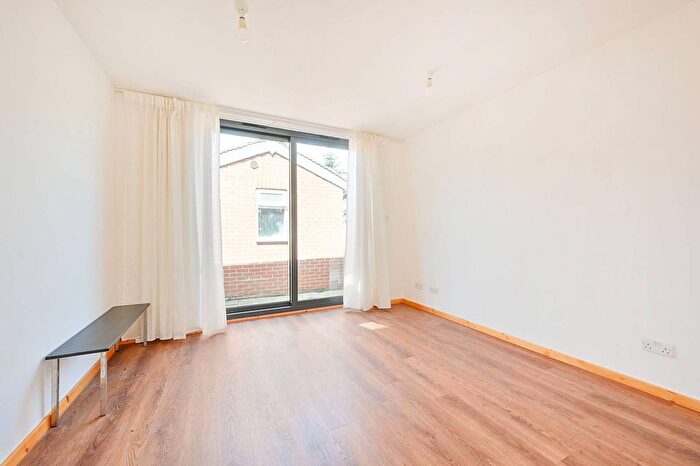 1 Bedroom Flat To Rent In Gunnersbury Lane, Gunnersbury, London, W3