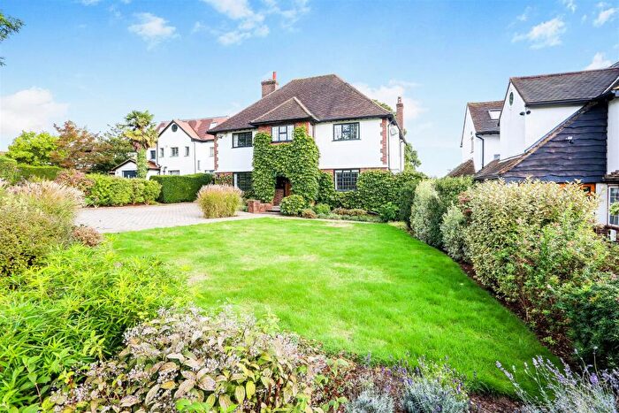 6 Bedroom Detached House For Sale In The Warren, Carshalton Beeches, SM5
