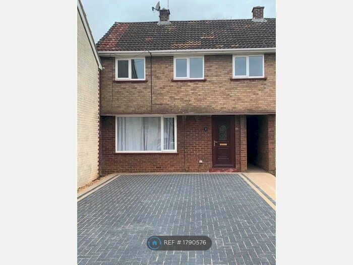 3 Bedroom Semi-Detached House To Rent In Caernarvon Crescent, Bletchley, Milton Keynes, MK3
