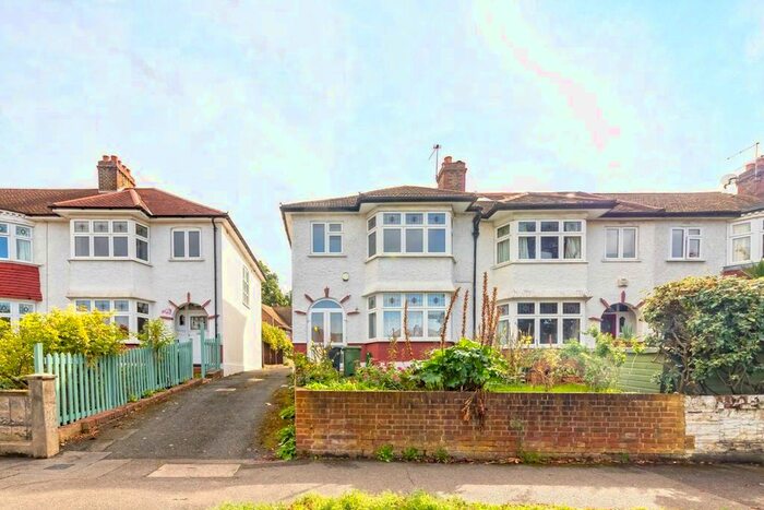 3 Bedroom Semi-Detached House To Rent In New Park Road, London, SW2