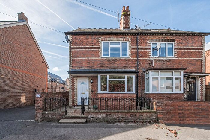3 Bedroom Semi-detached House For Sale In Farm Road, Henley-On-Thames, Oxfordshire, RG9