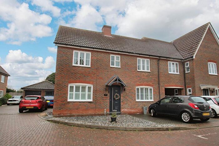 4 Bedroom Semi-Detached House To Rent In Gardeners Close, Maulden, MK45