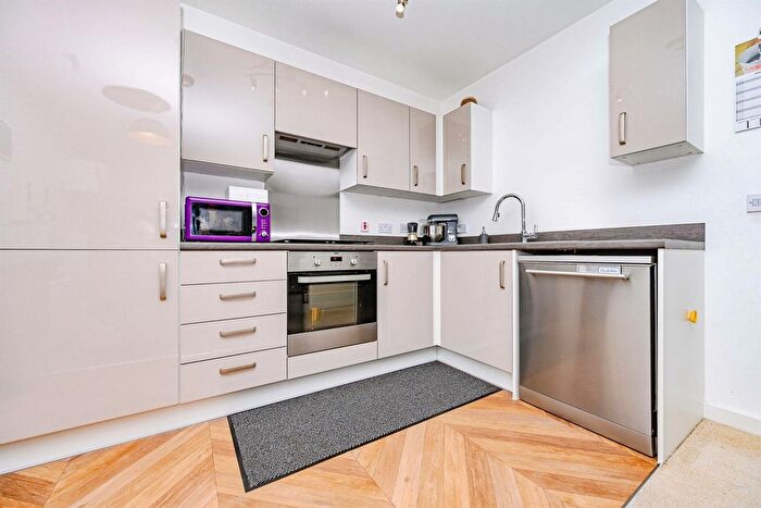 2 Bedroom Flat For Sale In Frogmore Road, Hemel Hempstead, HP3