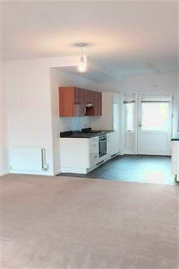 2 Bedroom Ground Flat To Rent In West Pilton Terrace, EH4