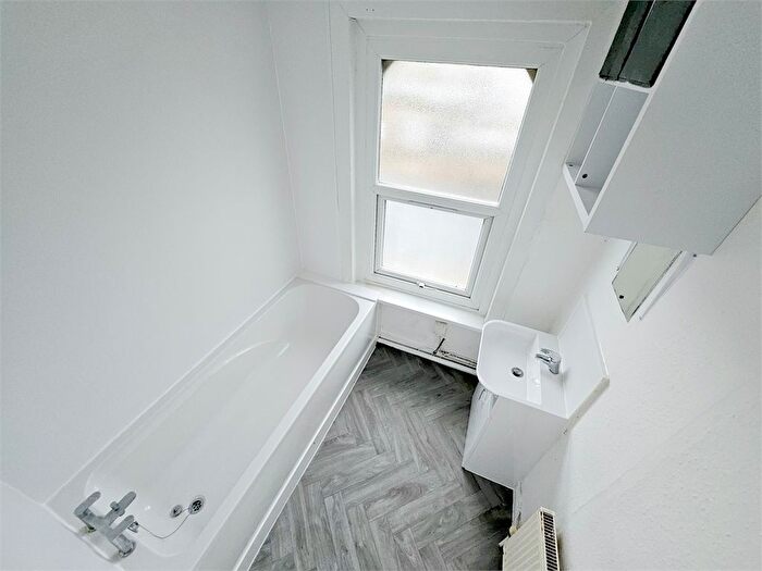 3 Bedroom Flat To Rent In Gilmore Road, Lewisham, London, SE13