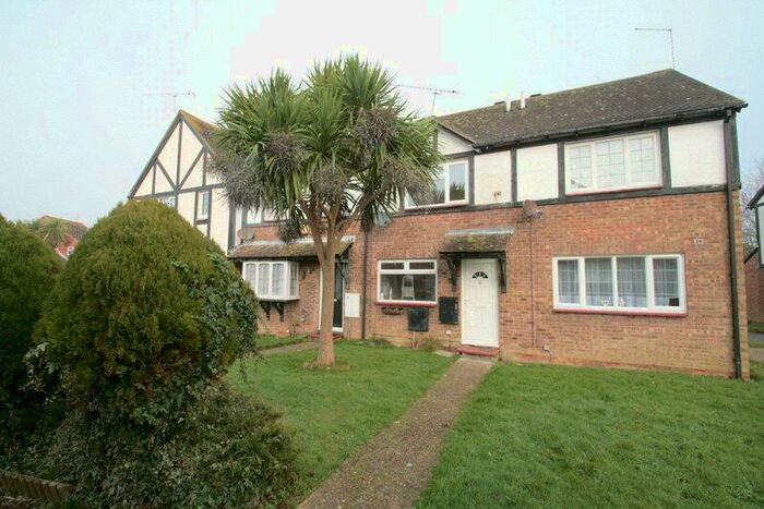2 Bedroom Terraced House To Rent In Fleet Close, Littlehampton, BN17