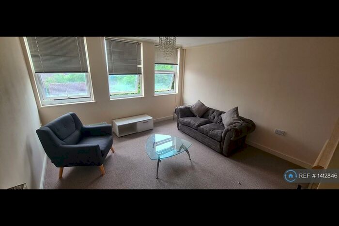 1 Bedroom Flat To Rent In Newport Street, Swindon, SN1