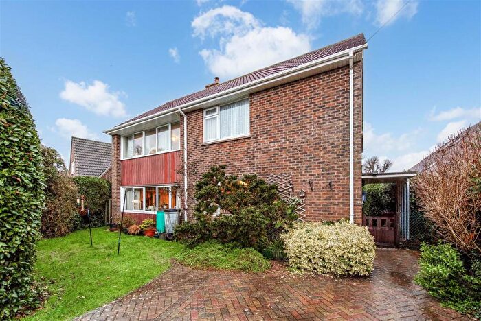 4 Bedroom Detached House For Sale In Flaxman Avenue, Chichester, PO19