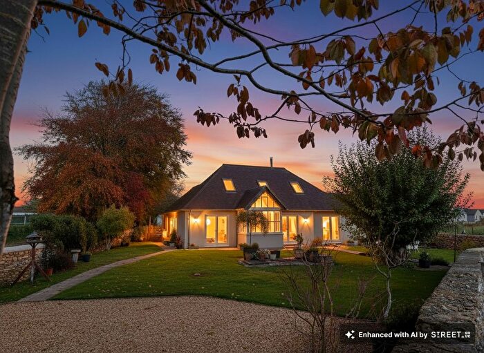 4 Bedroom Property For Sale In Tobacconist Road, Minchinhampton, GL6