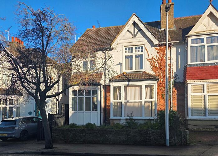 3 Bedroom House To Rent In Barnsole Road, Gillingham., ME7