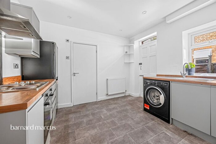 2 Bedroom Flat For Sale In Melfort Road, Thornton Heath, CR7