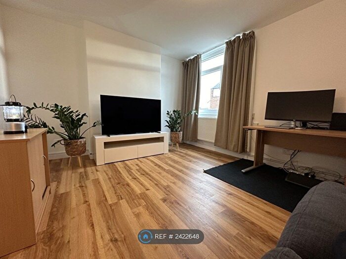 1 Bedroom Flat To Rent In Hoxton Street, London, N1