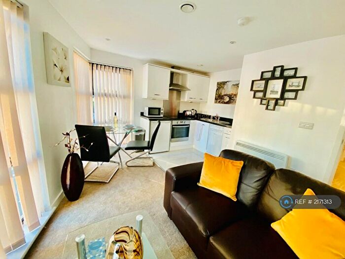 1 Bedroom Flat To Rent In Caxton House, Salford, M3