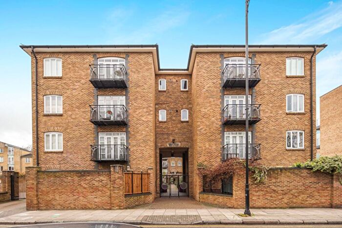 1 Bedroom Flat For Sale In Flat Empire Wharf, Old Ford, London, E3