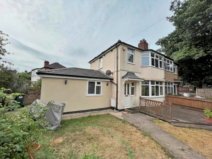 1 Bedroom Flat To Rent In Petersfield Road, Staines, TW18