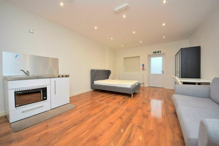 Studio To Rent In Longwood Gardens, Ilford, IG5