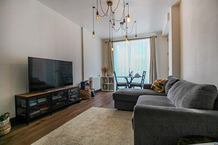 1 Bedroom Flat To Rent In Flat, Smeed Road, London, E3