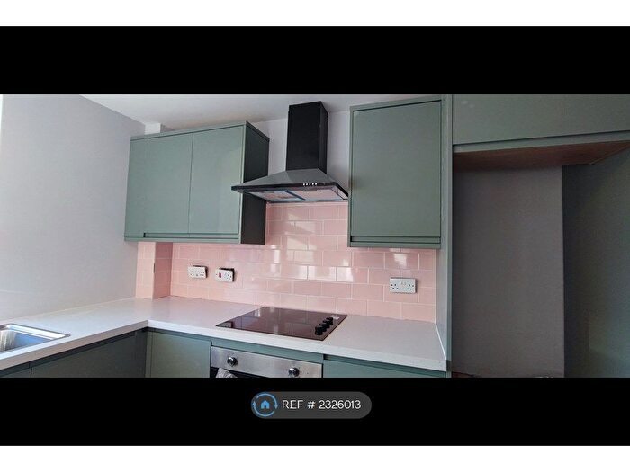 2 Bedroom Flat To Rent In Red Road, Borehamwood, WD6