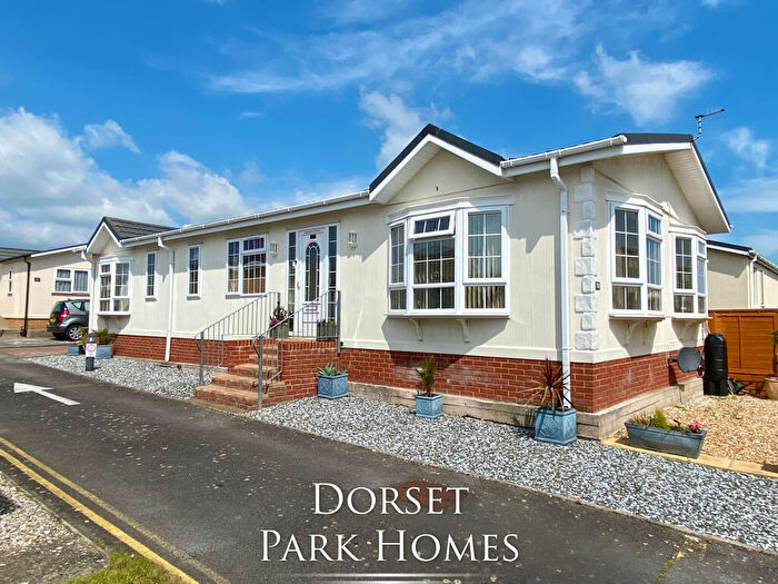 2 Bedroom Park Home For Sale In Cerne Villa, Chickerall, Dorset, DT3