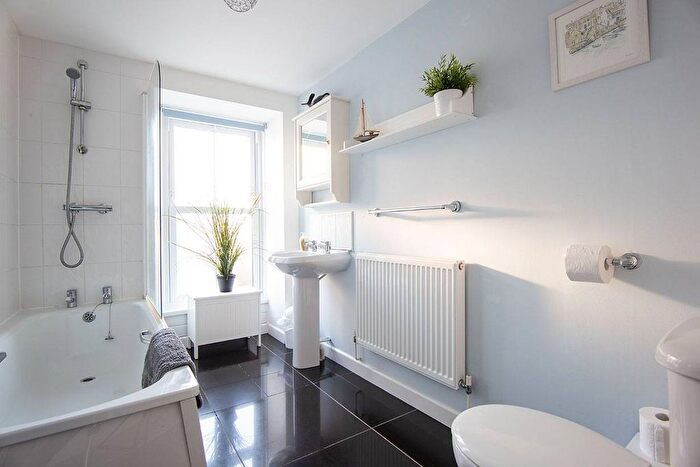 2 Bedroom Flat To Rent In Commercial Road, Mousehole, TR19