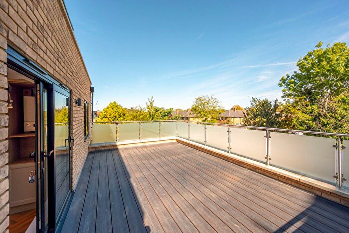 2 Bedroom Flat To Rent In Hazlewood Avenue, Morden, SM4
