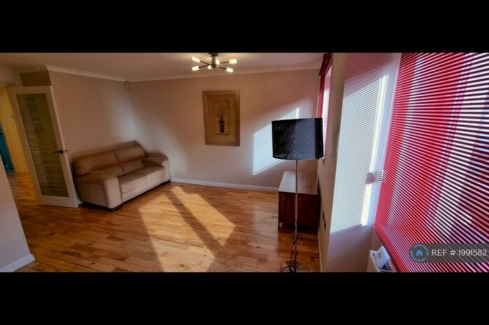 2 Bedroom Flat To Rent In Napiershall, Glasgow, G20