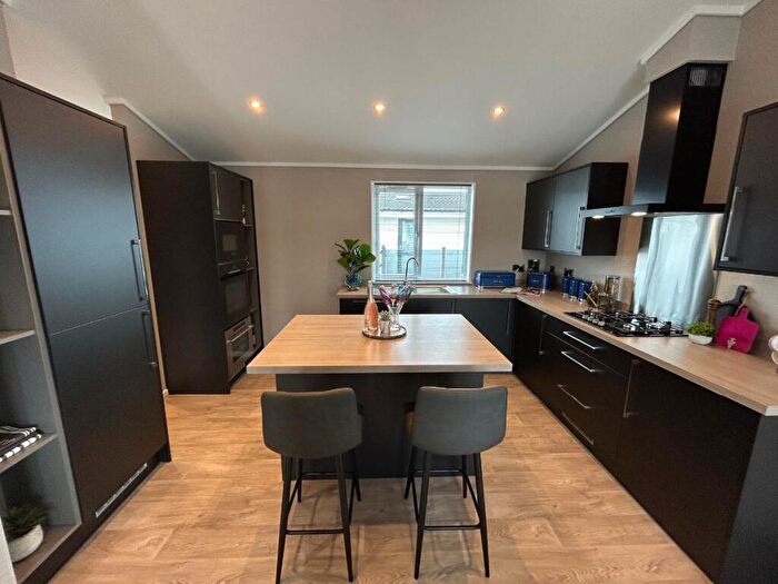 2 Bedroom Park Home For Sale In Thorney Bay Road, Canvey Island, SS8