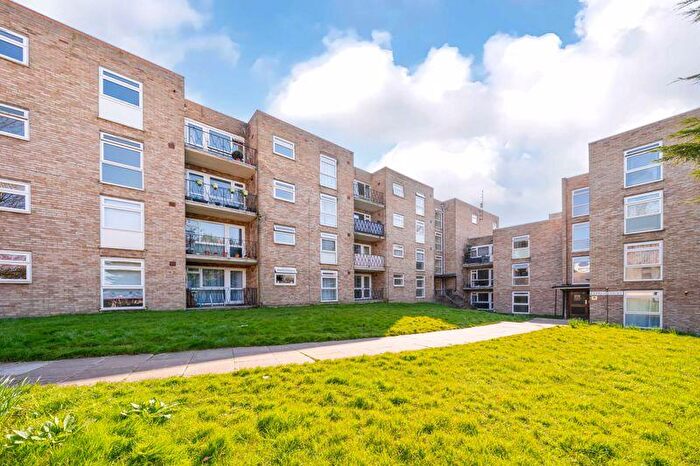 2 Bedroom Flat To Rent In Cheam Road, Sutton, SM1