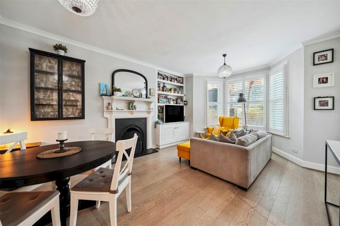 2 Bedroom Flat To Rent In Horn Lane, Acton, W3