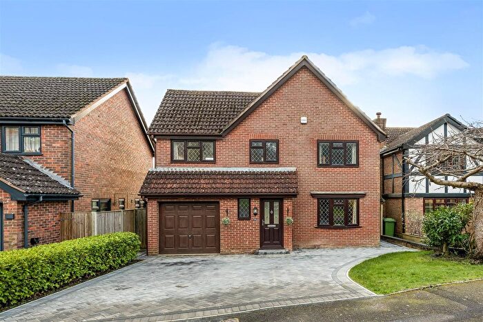 4 Bedroom Detached House For Sale In Loxwood Road, Horndean, PO8