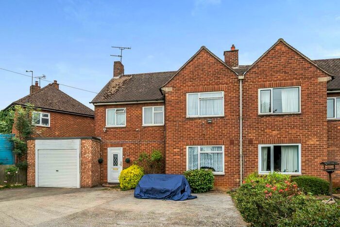 3 Bedroom Semi-Detached House To Rent In Banbury, Oxfordshire, OX16