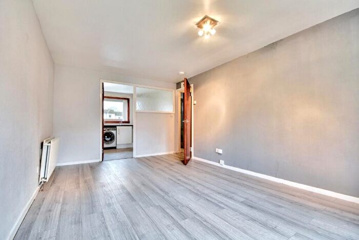 1 Bedroom Flat To Rent In Roxburgh Avenue, Inverclyde, Greenock, PA15