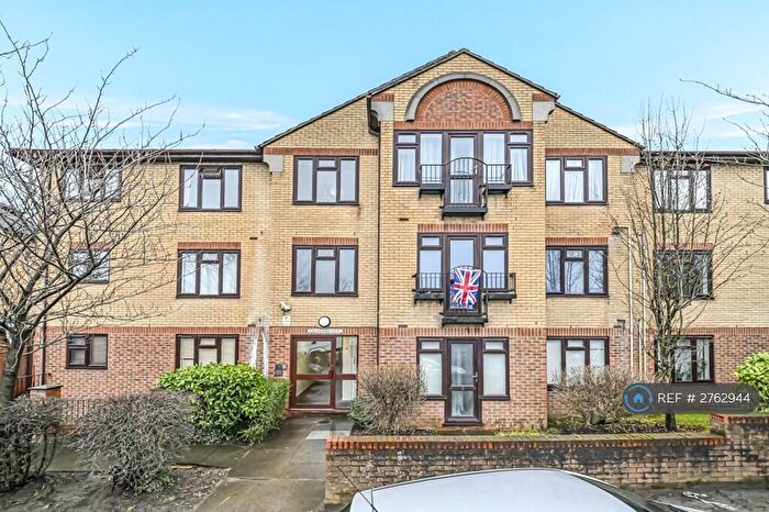 1 Bedroom Flat To Rent In Collingwood House, Greenhithe, DA9